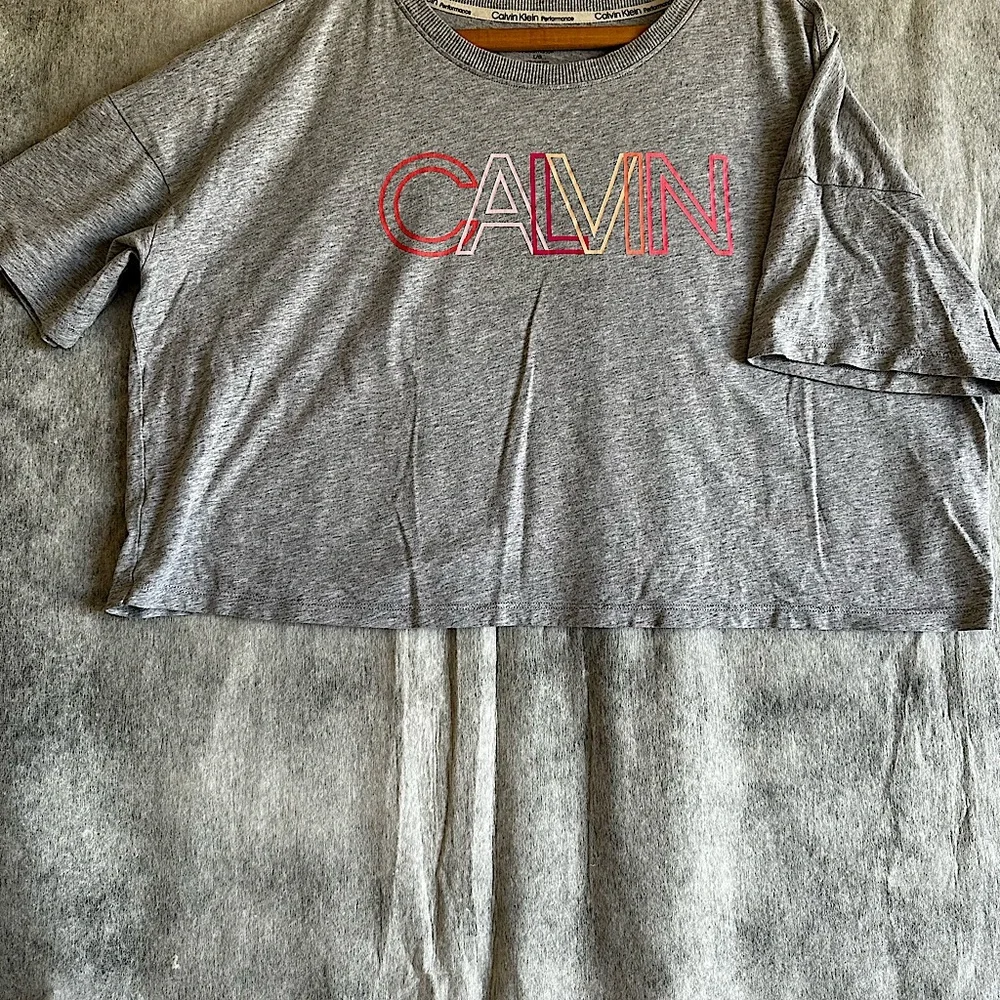 CALVIN KLEIN PERFORMANCE WOMANS CROP TOP SZ L